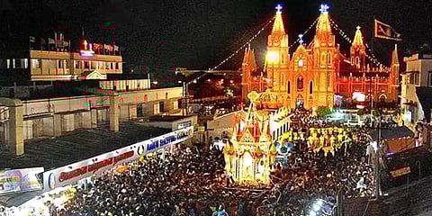 வேளாங்கண்ணி பேராலய ஆண்டு திருவிழா: பக்தர்கள் வெள்ளத்தில் கோலாகலம்