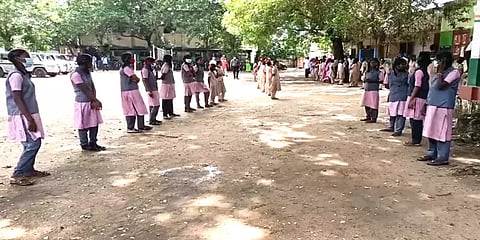 சைக்கிள் வழங்கும் நிகழ்ச்சி: அதிகாரிகளின் அலட்சியம் - மீண்டும் மீண்டும் மயக்கமடைந்த மாணவி