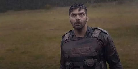 படத்தின் ஒரே ஆறுதல் 2 மணி நேரத்தில் படம் முடிவடைகிறது என்பதுதான்!- `கேப்டன்’ பட விமர்சனம்!