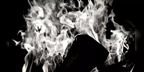 இரவில் தூங்க விடாமல் அழுத குழந்தை! மண்ணெண்ணெய் ஊற்றி எரிக்க முயன்ற கொடூர தாய்!