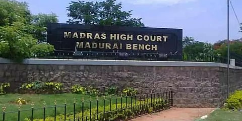 ”பின்புலத்தை பார்க்காமல் தகுதியின்படி கல்வி இலவசமாக வழங்கப்பட வேண்டும்” - நீதிபதி கருத்து