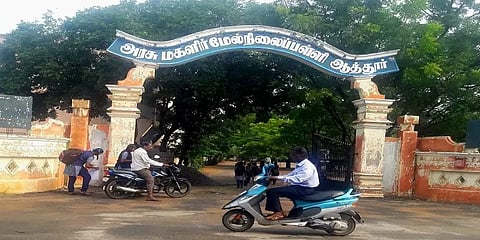 மாத்திரை சாப்பிட்ட சில மணி நேரத்தில் மயக்கம் அடைந்த மாணவிகள்! அரசுப் பள்ளியில் பரபரப்பு