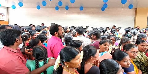 கிருஷ்ணகிரி: ஒரு ரூபாய்க்கு புடவை - ஜவுளிக்கடை விளம்பரத்தால் குவிந்த மக்கள்