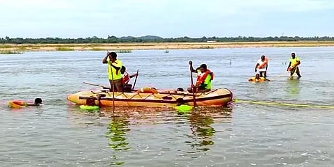 செங்கல்பட்டு: பாலாற்றில் குளிக்கச் சென்ற பள்ளி மாணவர்கள் சடலமாக மீட்பு