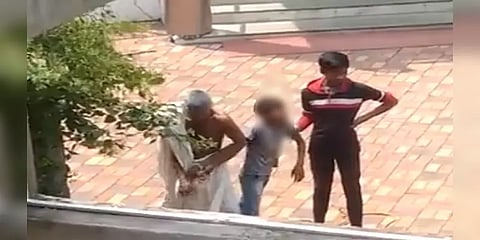 பூஜைப் பொருட்களை தொட்ட பட்டியலின சிறுவனை மரத்தில் கட்டிவைத்து அடித்த கொடூரம்!