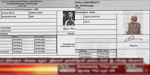 பீகார் கல்லூரி மாணவர்களின் ஹால்டிக்கெட்டில் மோடி, தோனி படம் இடம்பெற்றதால் சர்ச்சை!