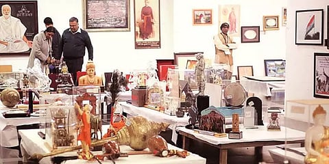 ஏலத்துக்கு வருகிறது பிரதமர் மோடியின் பரிசுப்பொருட்கள்! கிடைக்கும் தொகை இதற்கு பயன்படுமாம்!