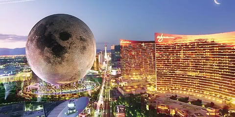 பூமிக்கு வரப்போகும் நிலா... 1 கோடி பேர் தங்கலாம்! முழுவீச்சில் பணிகள்... எங்கே தெரியுமா?