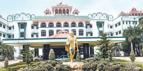 மாணவர்களிடையே குடிபழக்கம்...மது விற்பனைக்கு தடை விதிக்க நேரிடும் - மதுரைக்கிளை எச்சரிக்கை