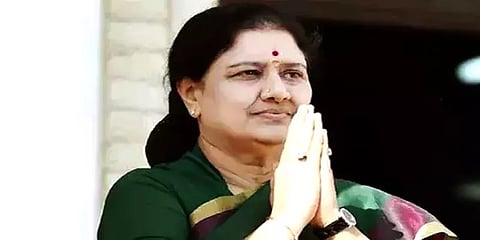 "அதிமுக-வை அழிக்க நினைக்கும் திமுகவிற்கு இடம் கொடுத்துவிடக் கூடாது" – சசிகலா