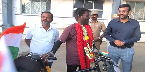 27 நாட்கள்..2200 கி.மீ! கல்லூரி மாணவனின் ’புவி வெப்பமயமாதல்’ விழிப்புணர்வு சைக்கிள் பயணம்!