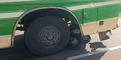 விருதுநகர்: பேருந்து - பைக் மோதிகொண்ட விபத்தில் தாய் மகன் உடல் நசுங்கி பலி.!