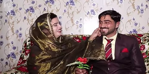 காதலுக்கு ஏது பேதம்! தூய்மை பணியாளரை கரம் பிடித்த பாக். மருத்துவர்.. வைரலாகும் ஃபோட்டோ