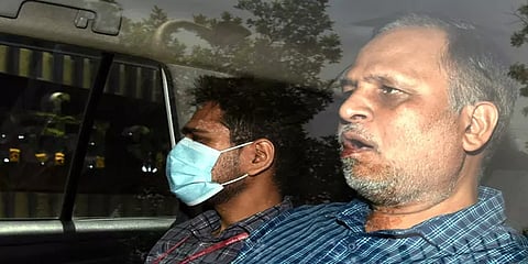 மதுக் கொள்கை ஊழல்: சிறையிலுள்ள டெல்லி அமைச்சர் சத்தியந்திர ஜெயினிடம் அமலாக்கத்துறை விசாரணை