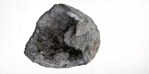 டைனோசர் முட்டைகளுக்குள் படிக கற்களா? - வியப்பில் ஆழ்ந்த சீனா ஆராய்ச்சியாளர்கள்