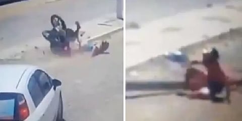 ஒரே ஹெல்மெட்தான்.. ஒன்றல்ல இரு முறை உயிரை காப்பாற்றிய திக் திக் நொடிகள்!