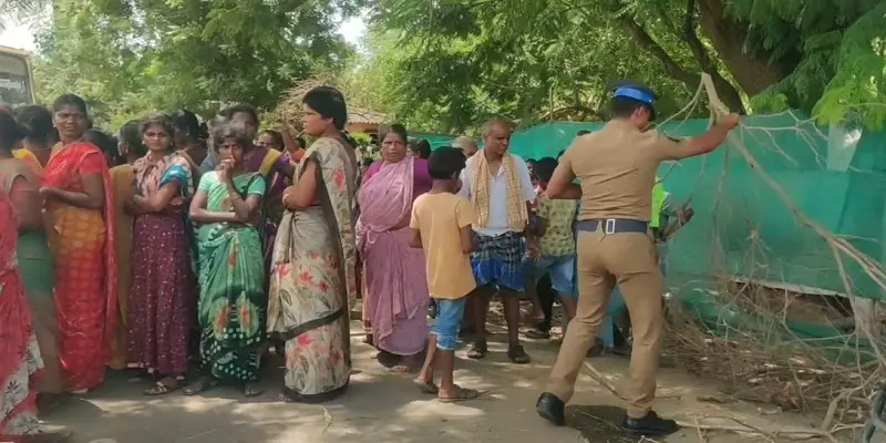 "கஞ்சா போதை ஆசாமிகளின் அராஜகம் தாங்கமுடியல" - சாலைமறியலில் புலியூர் கண்டிகை கிராம மக்கள்!