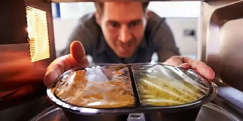 பதப்படுத்தப்பட்ட உணவுகளை விரும்பி உண்பவரா? இந்த பக்கவிளைவுகள் கட்டாயம் உண்டு!