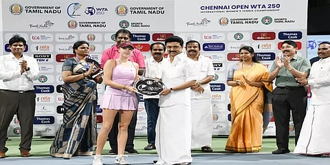 சென்னை ஓபன் மகளிர் டென்னிஸ்: முதல் பரிசு வழங்கிய முதல்வர் மு.க. ஸ்டாலின்