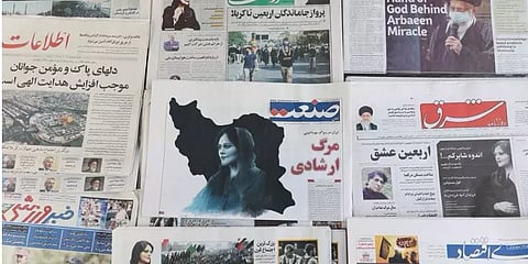 ஹிஜாபை எரித்தும், தலை முடியை வெட்டியும் ஈரானில் பெண்கள் போராட்டம் - காரணம் என்ன?