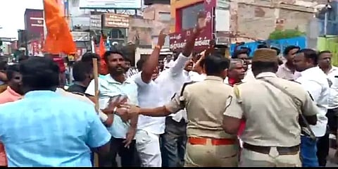 புதுச்சேரி: மனுதர்ம சாஸ்திர நகலை எரிக்க முயற்சி - இரு தரப்பினரிடையே மோதல்