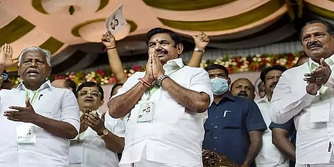 அதிமுக பொதுக்குழு விவகாரம்: தேர்தல் ஆணையத்துக்கு உத்தரவிடக் கோரிய வழக்கு தள்ளிவைப்பு