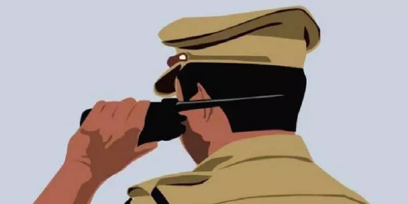 குற்றச் செயல்களுக்கு துணை போனதாக புகார் - 2 காவலர்கள் காத்திருப்போர் பட்டியலுக்கு மாற்றம்