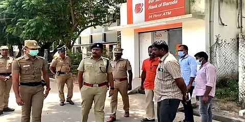 கேஸ் வெல்டிங் மூலம் ஏடிஎம் மிஷினை உடைக்க முயற்சி - கொள்ளையர்களுக்கு ஷாக் கொடுத்த போலீசார்!