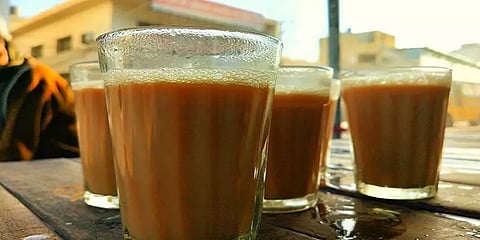 ஒரு கப் டீ சாப்டுங்க சார்! - டீயிலுள்ள நன்மைகளும் தீமைகளும்! தெரிந்து கொள்ளுங்கள்!