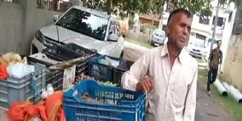 காய்கறிகளை விற்பதற்குமுன் அதன் மீது சிறுநீர் கழித்த வியாபாரி; உ.பியில் நடந்த பகீர் சம்பவம்