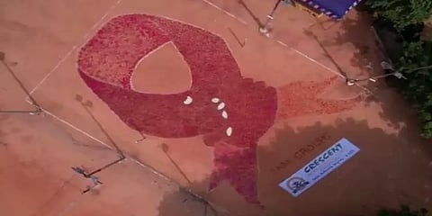 புதுச்சேரி: புற்றுநோய் விழிப்புணர்வு..4000 சதுர அடியில் பூக்களை கொண்டு புற்றுநோய் ரிப்பன்!