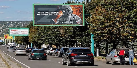 ராணுவத்தில் ஆள்சேர்க்க 18-65 வயதுடைய ஆண்களை வெளிநாடு செல்லவிடாமல் தடுக்கிறதா ரஷ்யா?