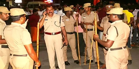 கோவையில் நேற்றிரவும் இரு இடங்களில் பெட்ரோல் குண்டு வீச்சு – போலீசார் தீவிர விசாரணை