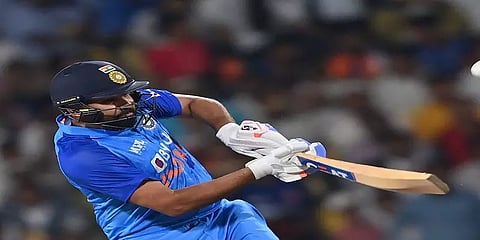 ”வேகப்பந்துவீச்சுக்கு எதிராக அவரது திறமை ஈடு இணையற்றது”- ரோகித் குறித்து தினேஷ் கார்த்திக்