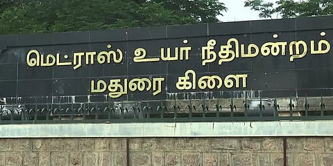 குழந்தை தந்தையிடம் இருப்பது சட்டவிரோதமானது ஆகாது- உயர்நீதிமன்ற மதுரைக்கிளை