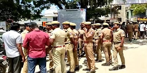 அன்னூர்: மின்தடையால் கர்ப்பிணி உயிரிழப்பா? உறவினர்கள் போராட்டம் - போலீஸார் குவிப்பு