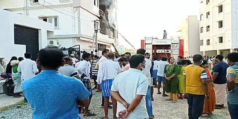 ஆந்திரா: மருத்துவமனையில் ஏற்பட்ட தீ விபத்து – மருத்துவர் குடும்பத்தைச் சேர்ந்த மூவர் பலி