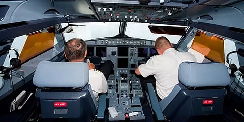 விமானத்தை இயக்கும்போது 66% விமானிகள் உறங்குவதாக ஆய்வில் அதிர்ச்சி தகவல்!