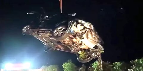 கட்டுப்பாட்டை இழந்து பள்ளத்தில் விழுந்த கார் - ஒரே குடும்பத்தைச் சேர்ந்த 3 பெண்கள் பலி