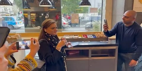 லண்டனில் பெண் மந்திரியை திருடி, திருடி என கூச்சலிட்ட பாகிஸ்தான் மக்கள் !