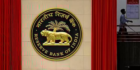 பணவீக்கத்தைக் கட்டுப்படுத்த 0.5% உயரப் போகிறதா ரிசர்வ் வங்கி வட்டி விகிதங்கள்?