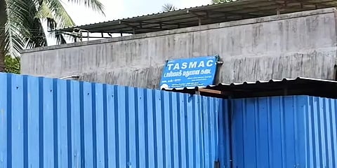 சட்டவிரோத மது விற்பனை: பாருக்கு சீல் வைத்த டாஸ்மாக் மேலாளருக்கு மிரட்டல்