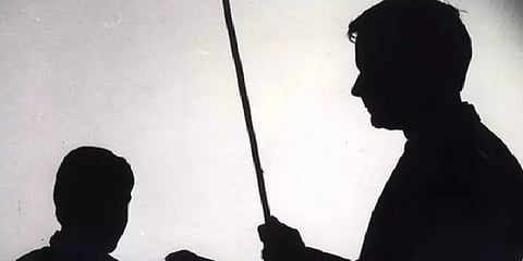 எழுத்துப்பிழை செய்ததற்காக பட்டியலின மாணவனை அடித்தேக்கொன்ற ஆசிரியர்; உ.பியில் நடந்த கொடூரம்