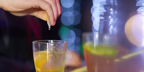 ’’மறுநாள் எழுந்தபோது நிர்வாணமாக்கப்பட்டிருந்ததை கண்டேன்’’ - பிரான்ஸ் சுற்றுலாப்பெண் கதறல்!