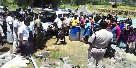 அரசு கட்டடங்கள் இடிந்துவிழுந்து விபத்தை ஏற்படுத்தும் அபாயம்- அரசுக்கு பொதுமக்கள் கோரிக்கை