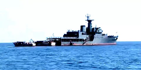 இந்திய எல்லைக்குள் நுழைந்த இலங்கை கடற்படை.. நடுக்கடலில் நிகழ்ந்த பரபரப்பு சம்பவம்