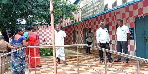 அரியலூர்: 4ம் வகுப்பு மாணவனை துடைப்பத்தால் அடித்ததாக ஆசிரியை மீது புகார்