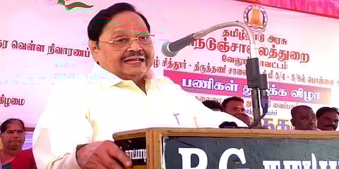 நானாவது இரட்டை வேடம் போடுகிறேன்... ஆனால் ஓபிஎஸ் பல வேடம் போடுகிறார் - துரைமுருகன்