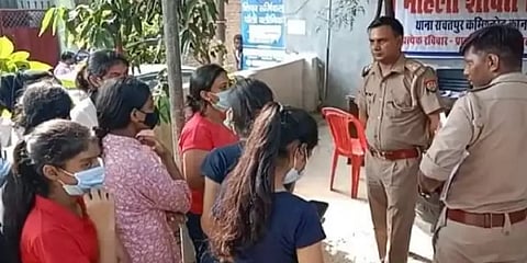 வசமாக சிக்கிய விடுதி துப்பரவு பணியாளர்.. மொபைலில் சிக்கிய மாணவிகளின் பகீர் வீடியோக்கள்!