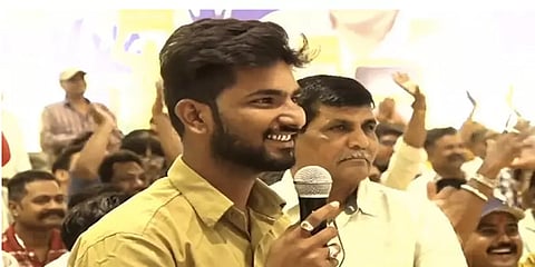 நேற்று கெஜ்ரிவாலுடன் வீட்டில் உணவு..இன்று பாஜக பேரணி-குஜராத் ஆட்டோ ஓட்டுநர் போட்ட யூ டர்ன்